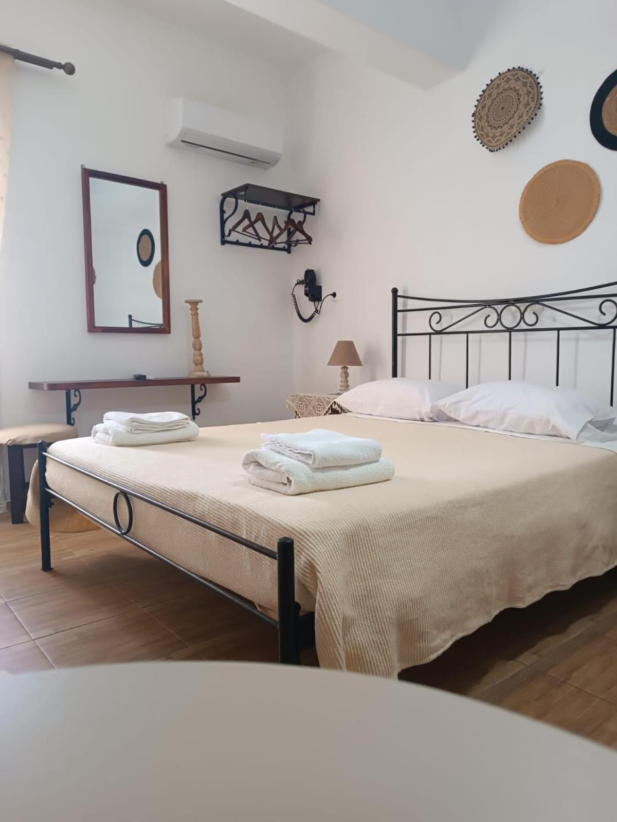 Pension Ilias - Chora Amorgos Aparthotel Exteriör bild