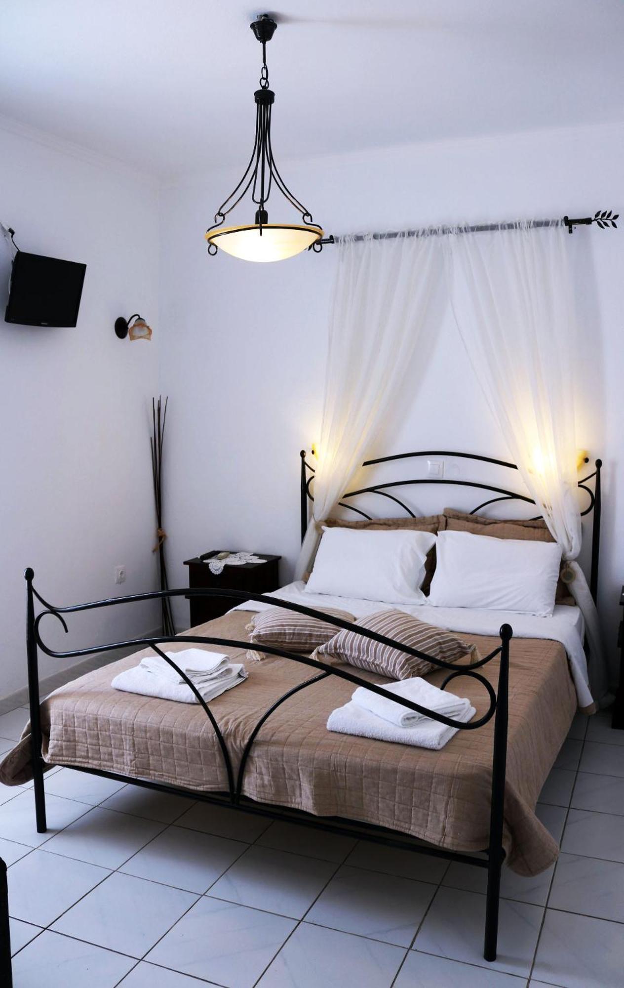 Pension Ilias - Chora Amorgos Aparthotel Exteriör bild